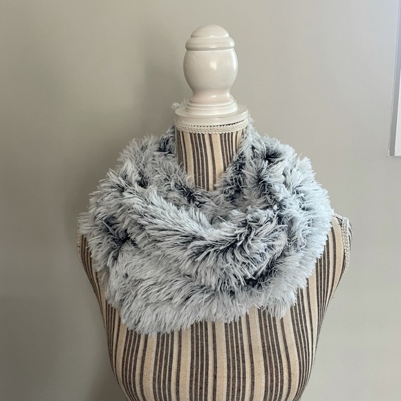 Faux Fur Infinity Scarf - Picture 3 of 6